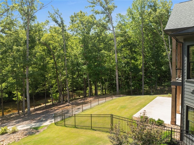 view of yard with a patio