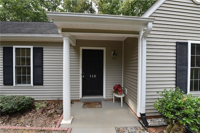 entrance to property featuring a porch