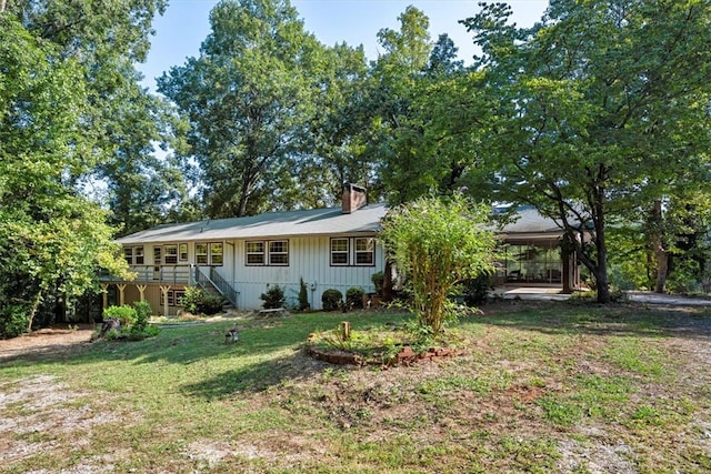 view of front of property with a front yard