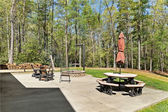 view of patio featuring a fire pit