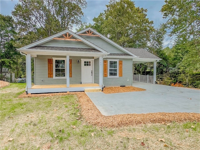 view of front of home featuring a front lawn and a porch