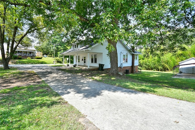 view of front of home featuring a front yard and covered porch