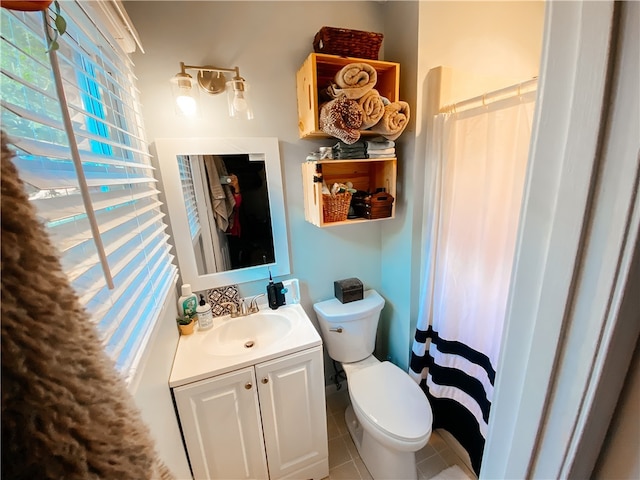 bathroom featuring tile patterned floors, a shower with curtain, vanity, and toilet