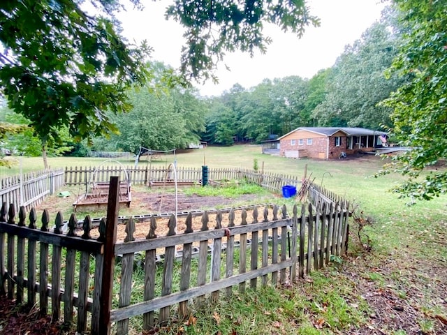 view of yard featuring a rural view