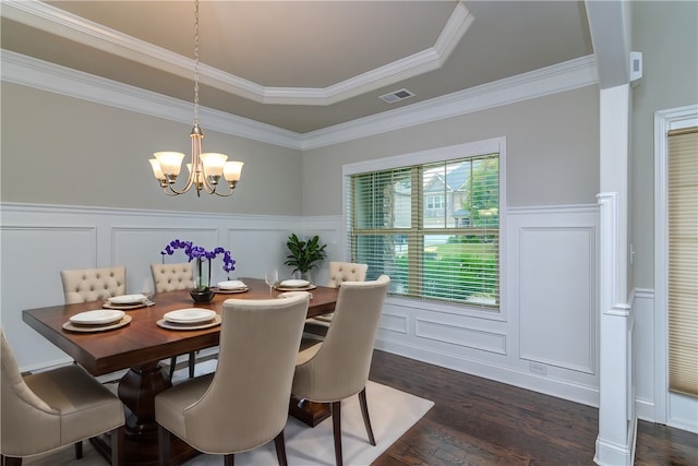 dining room featuring ornamental molding, dark hardwood / wood-style floors, and a notable chandelier