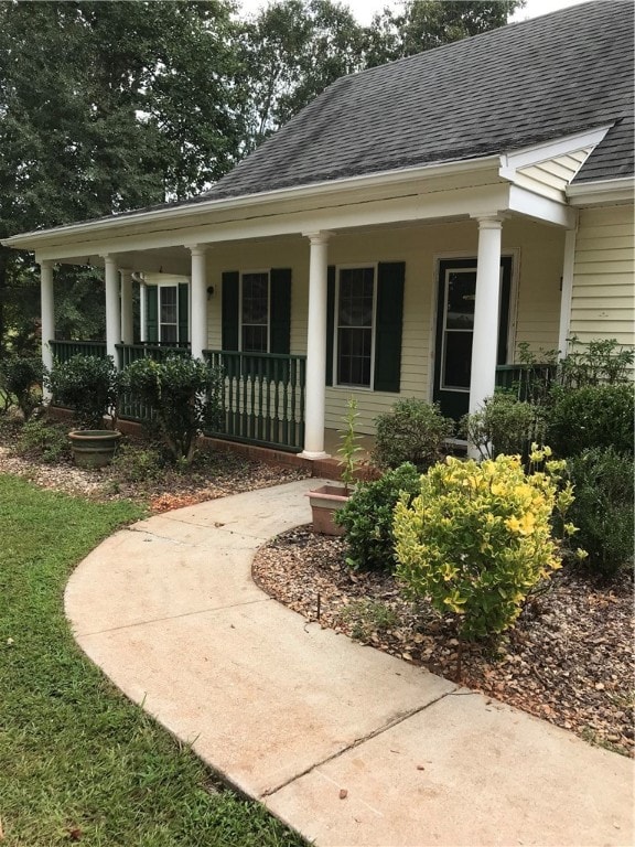 view of front facade with a porch