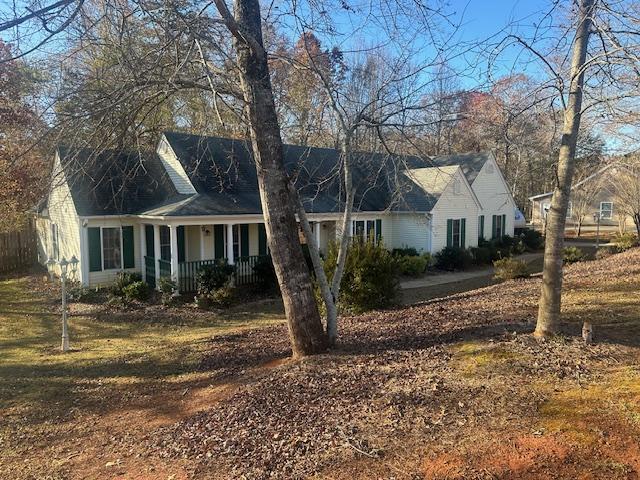 view of front of property featuring a porch