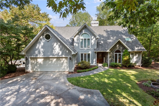 view of front facade featuring a front lawn and a garage