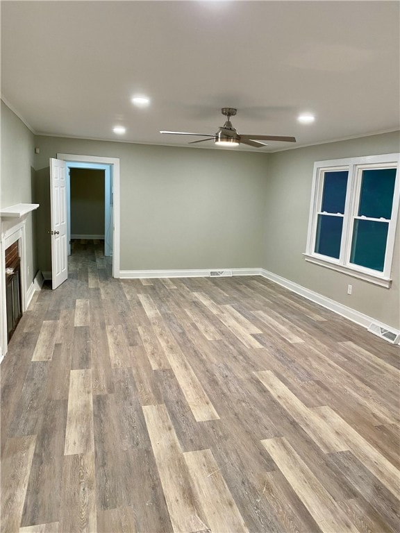 spare room featuring light hardwood / wood-style flooring, ceiling fan, and ornamental molding