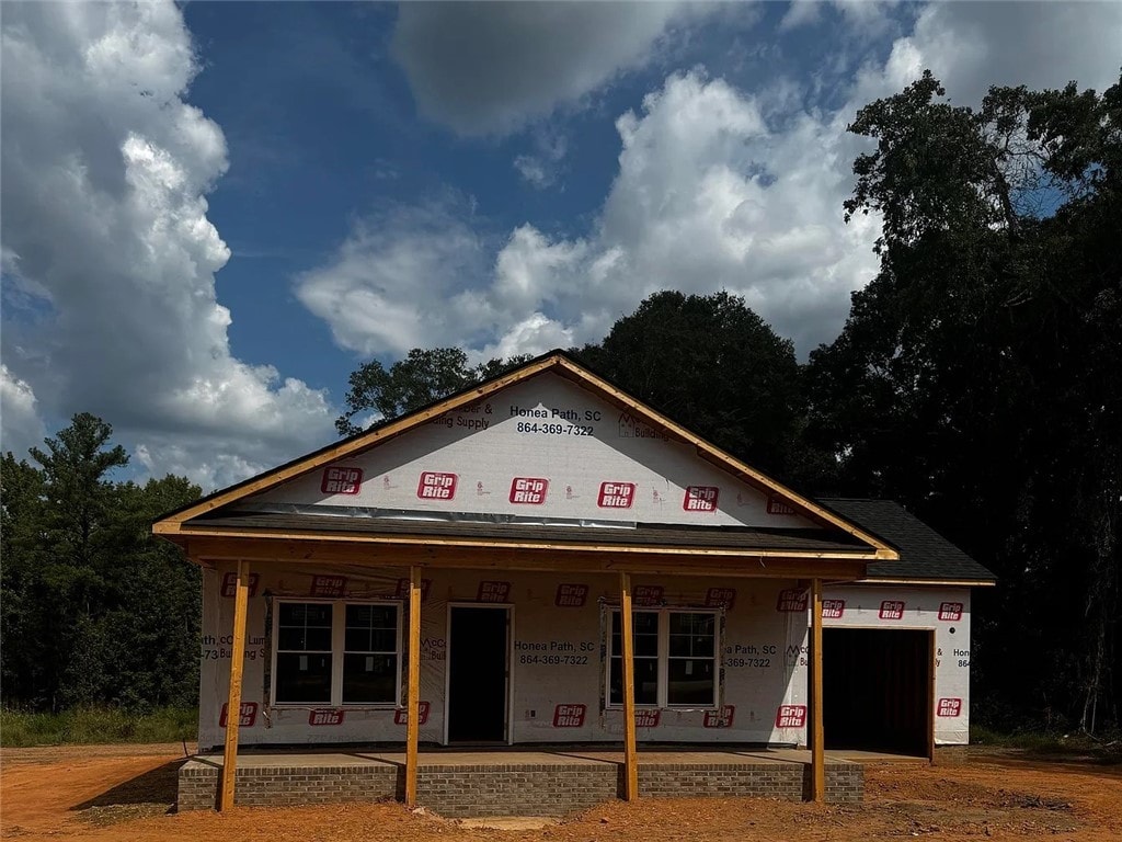 view of front of property with covered porch