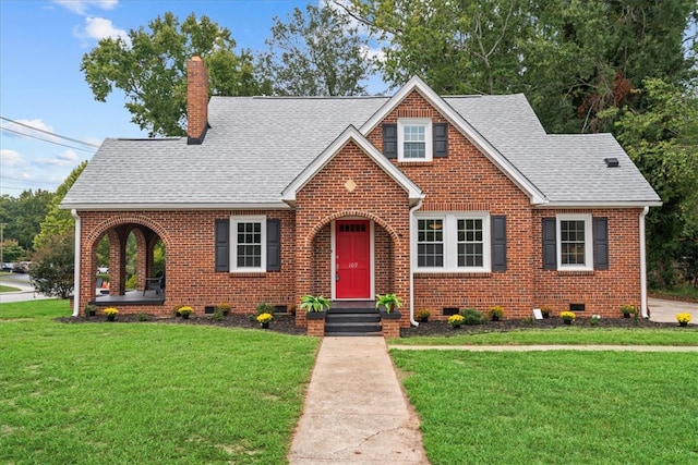 view of front facade with a front yard