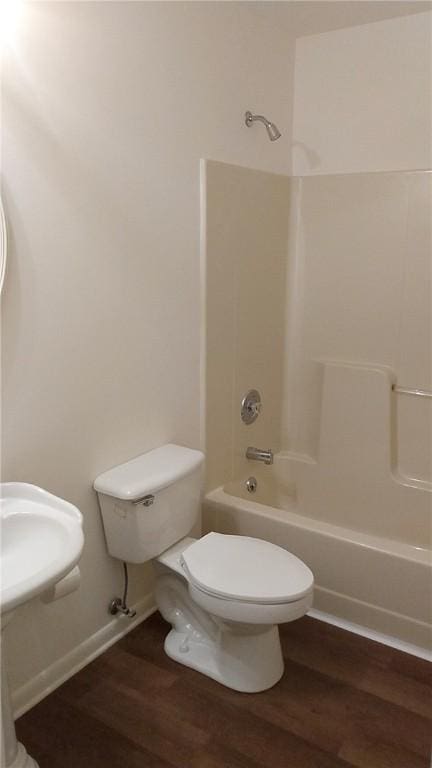 157 Deerwood Dr, Westminster, SC 29693 - bathroom with toilet, baseboards, bathing tub / shower combination, and wood finished floors