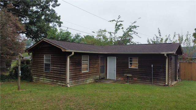 ranch-style house featuring a front lawn