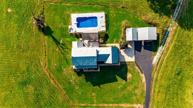 birds eye view of property with a rural view