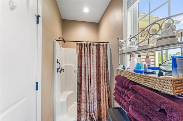 516 Serria Way, Seneca, SC 29678 - bathroom featuring a shower with curtain