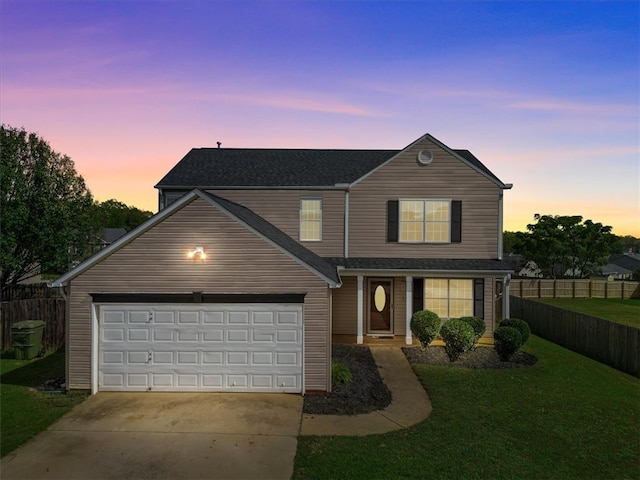 view of front property featuring a lawn