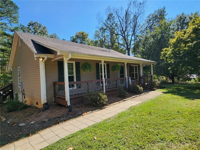 view of front of house with a front yard and covered porch