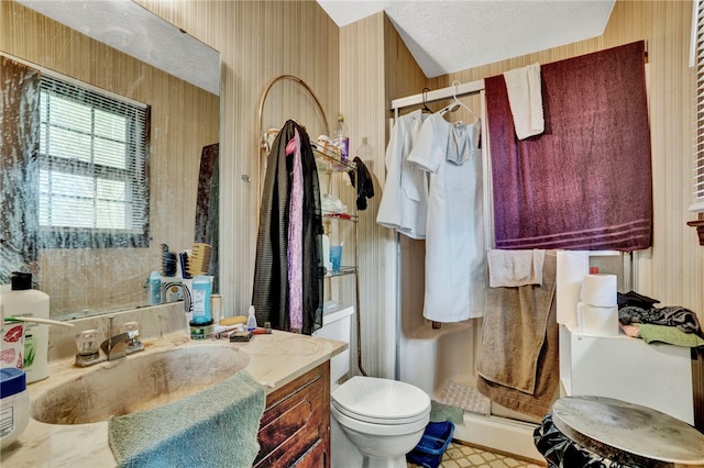 bathroom featuring vanity, toilet, a textured ceiling, and a shower with shower curtain