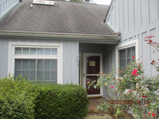 view of property entrance