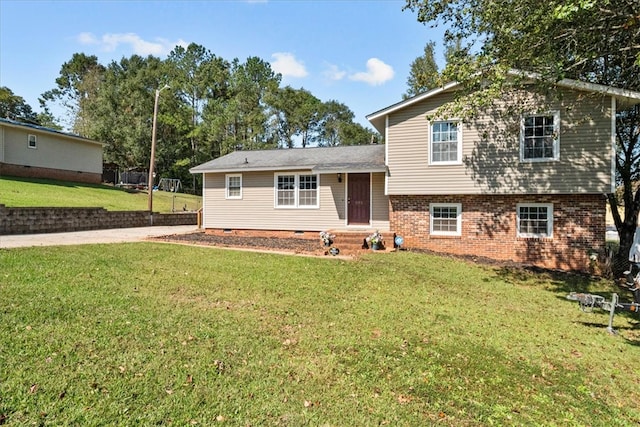 tri-level home featuring a front yard