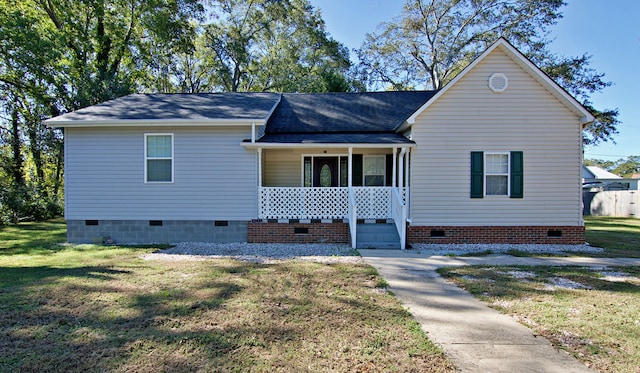 view of front facade featuring a front lawn and covered porch