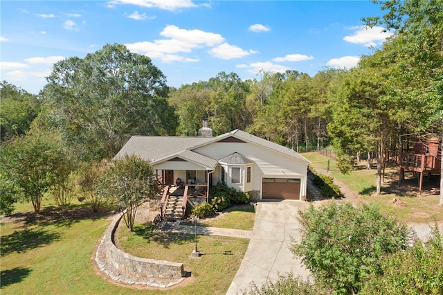 view of front facade featuring a porch, a front lawn, and a garage