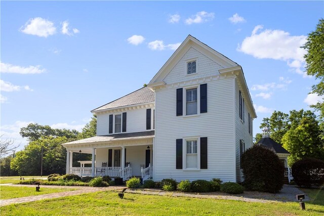 view of front of house featuring a front lawn and a porch