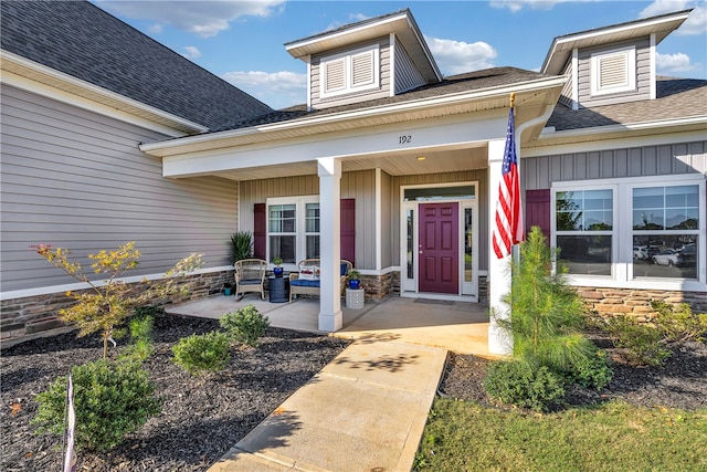 entrance to property featuring covered porch