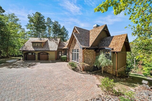 view of front of property featuring a garage