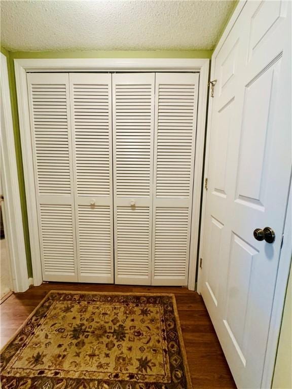 811 Northlake Dr, Anderson, SC 29625 - detailed view of a textured ceiling and wood finished floors