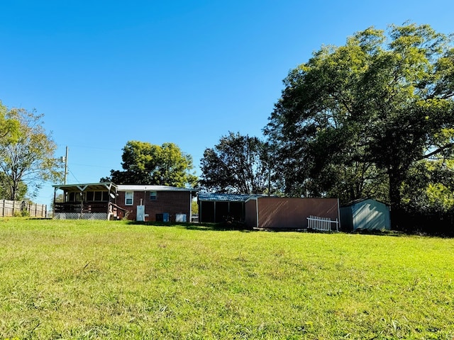 view of yard featuring a storage unit