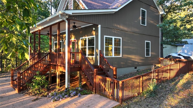 view of front of home featuring ceiling fan