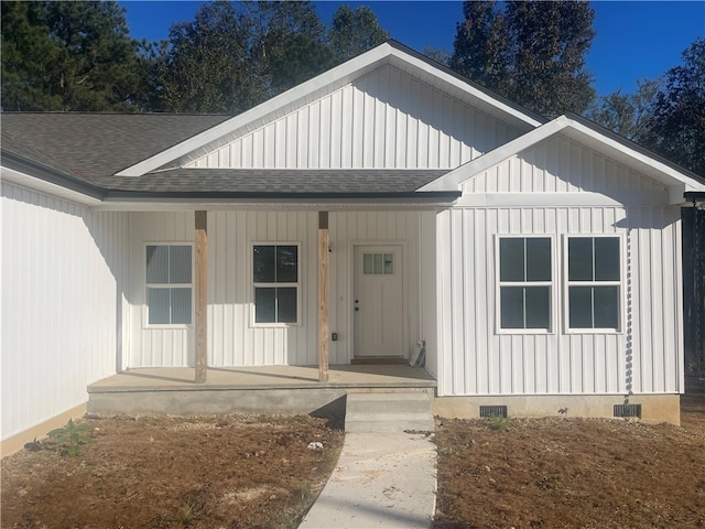 view of front of property featuring a porch