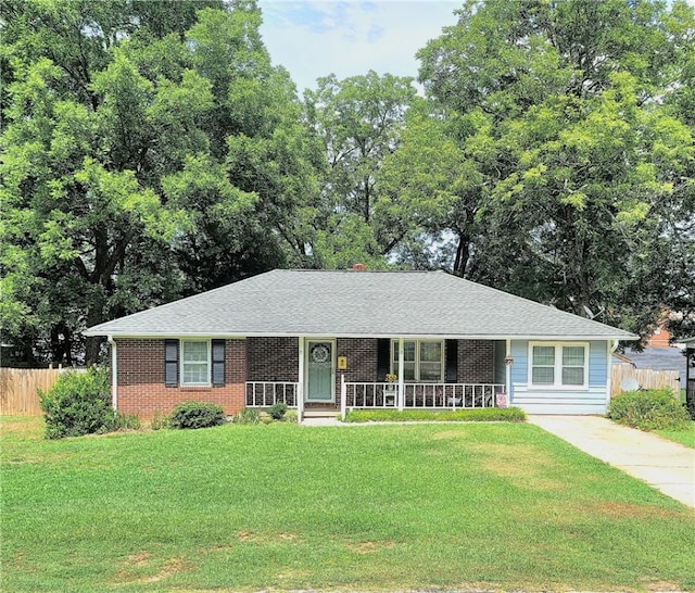 single story home featuring a front lawn and covered porch