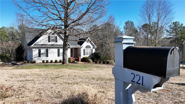 view of front facade with a front yard