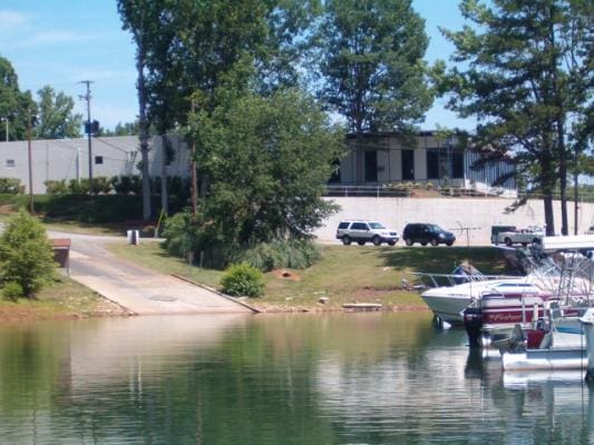 Listing photo 3 for 0 Harbor Light Marina Rd, Lavonia GA 30553