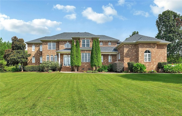 view of front facade featuring a front lawn