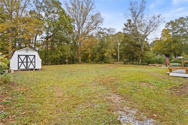 view of yard featuring a storage shed and an outdoor structure