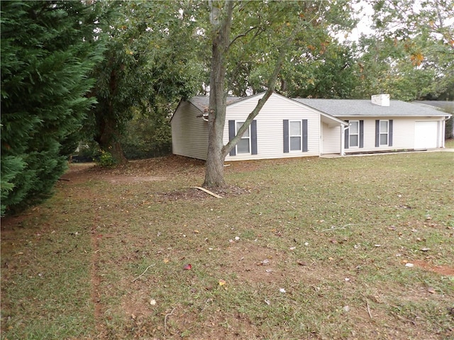 ranch-style house with a front yard