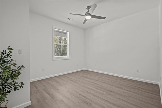 empty room featuring light hardwood / wood-style floors and ceiling fan