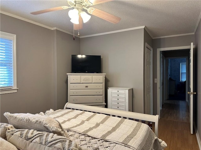 bedroom featuring dark hardwood / wood-style flooring, a textured ceiling, a closet, and ceiling fan