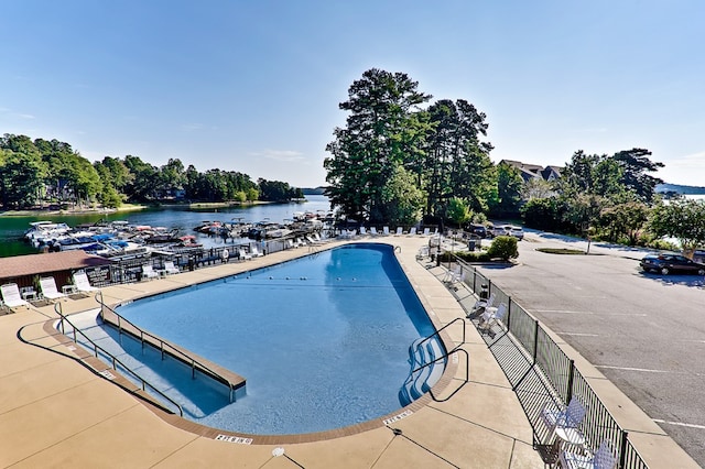 view of pool featuring a water view