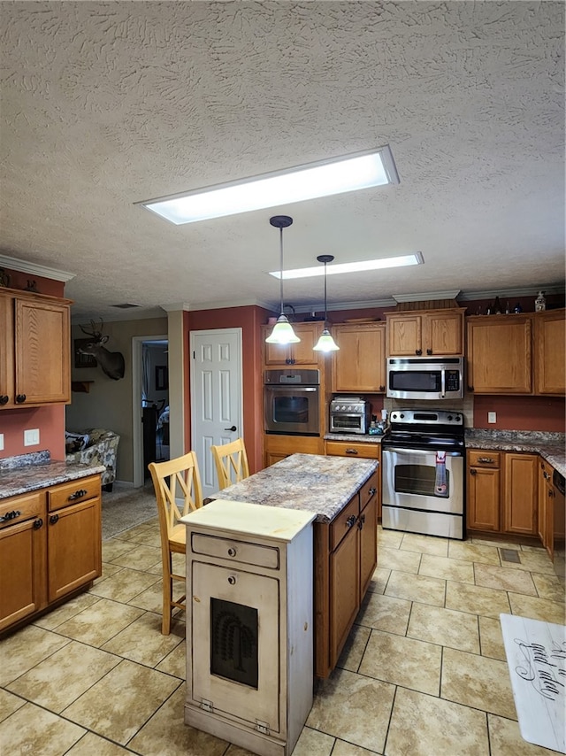 kitchen with backsplash