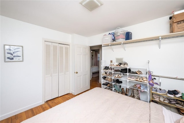 spacious closet with hardwood / wood-style floors