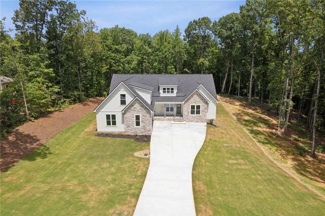 view of front of house with a front yard