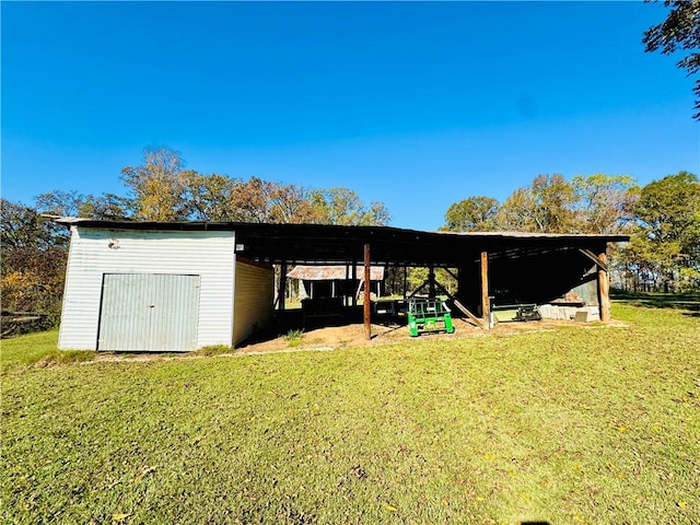 view of outdoor structure with a yard