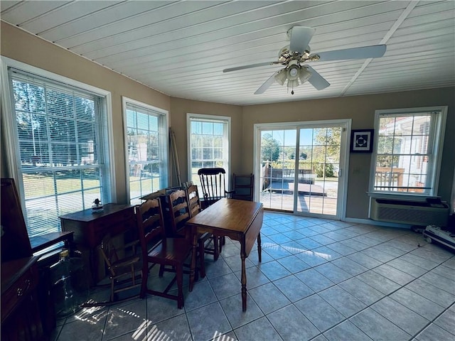 sunroom with ceiling fan