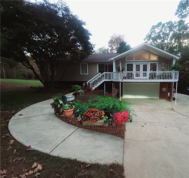 view of front facade featuring a garage