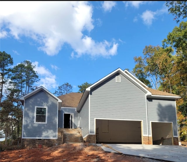 view of front facade featuring a garage