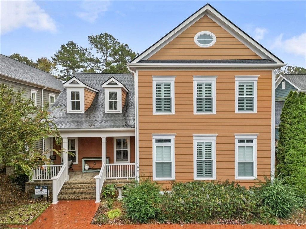 view of front of house featuring a porch